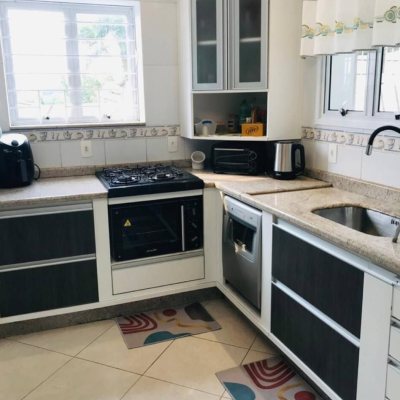 Casa Residencial com 257m², 4 quartos, 2 suítes, 4 garagens, no bairro João Paulo em Florianópolis