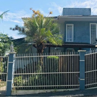 Casa Residencial com 257m², 4 quartos, 2 suítes, 4 garagens, no bairro João Paulo em Florianópolis