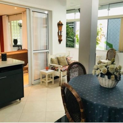 Casa Residencial com 257m², 4 quartos, 2 suítes, 4 garagens, no bairro João Paulo em Florianópolis