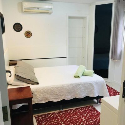 Casa Residencial com 257m², 4 quartos, 2 suítes, 4 garagens, no bairro João Paulo em Florianópolis