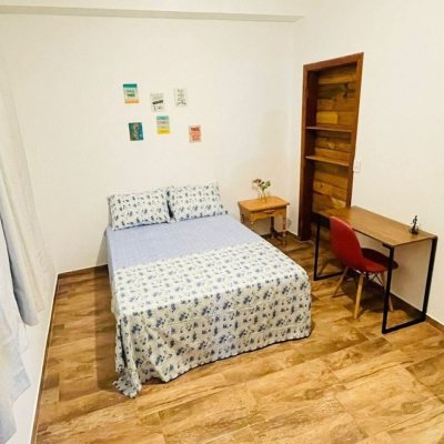 Casa Residencial com 200m², 7 quartos (sendo 2 suítes), 2 garagens, no bairro Carvoeira em Florianópolis