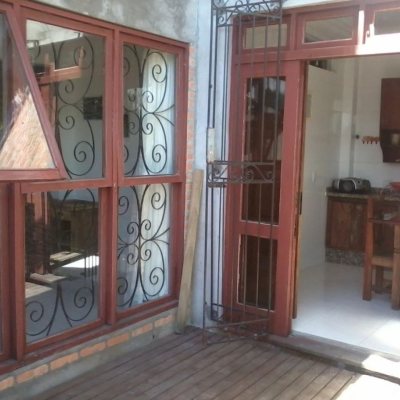 Casa Residencial com 200m², 7 quartos (sendo 2 suítes), 2 garagens, no bairro Carvoeira em Florianópolis