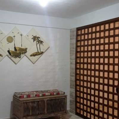 Casa Residencial com 200m², 7 quartos (sendo 2 suítes), 2 garagens, no bairro Carvoeira em Florianópolis