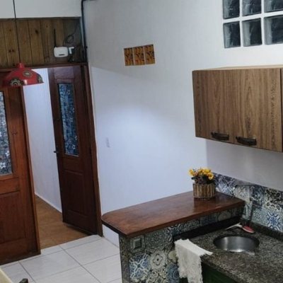 Casa Residencial com 200m², 7 quartos (sendo 2 suítes), 2 garagens, no bairro Carvoeira em Florianópolis