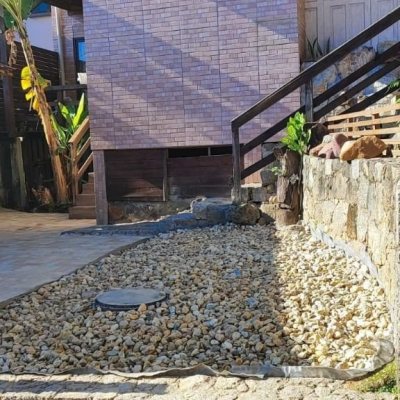 Casa Residencial com 200m², 7 quartos (sendo 2 suítes), 2 garagens, no bairro Carvoeira em Florianópolis