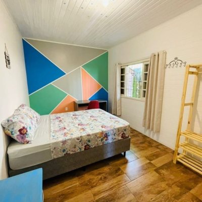 Casa Residencial com 200m², 7 quartos (sendo 2 suítes), 2 garagens, no bairro Carvoeira em Florianópolis