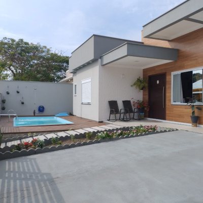 Casa em Condomínio com 370m², 3 quartos, 1 suíte, 2 garagens, no bairro Canasvieiras em Florianópolis