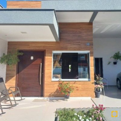 Casa em Condomínio com 370m², 3 quartos, 1 suíte, 2 garagens, no bairro Canasvieiras em Florianópolis