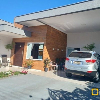 Casa em Condomínio com 370m², 3 quartos, 1 suíte, 2 garagens, no bairro Canasvieiras em Florianópolis