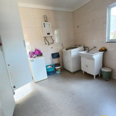 Casa em Condomínio com 370m², 3 quartos, 1 suíte, 2 garagens, no bairro Canasvieiras em Florianópolis