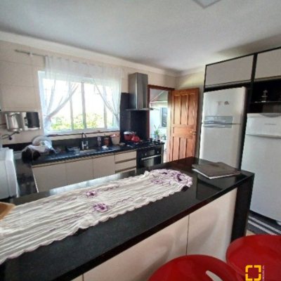 Casa em Condomínio com 370m², 3 quartos, 1 suíte, 2 garagens, no bairro Canasvieiras em Florianópolis