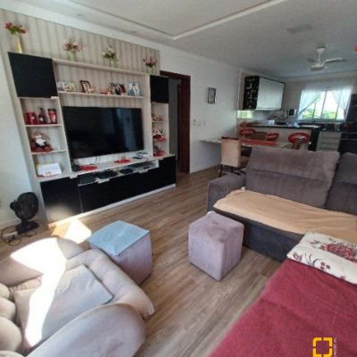 Casa em Condomínio com 370m², 3 quartos, 1 suíte, 2 garagens, no bairro Canasvieiras em Florianópolis