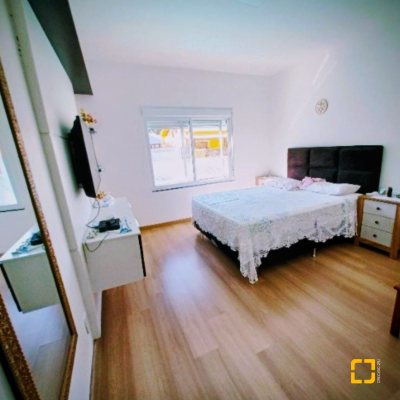 Casa em Condomínio com 370m², 3 quartos, 1 suíte, 2 garagens, no bairro Canasvieiras em Florianópolis