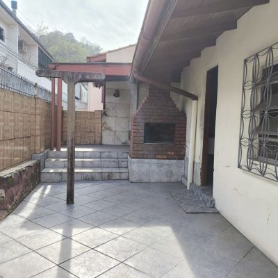 Casa Residencial com 90m², 4 quartos, no bairro Saco Dos Limões em Florianópolis