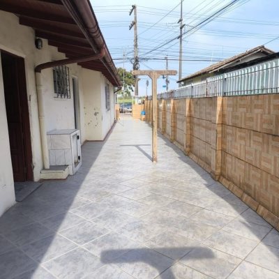 Casa Residencial com 90m², 4 quartos, no bairro Saco Dos Limões em Florianópolis