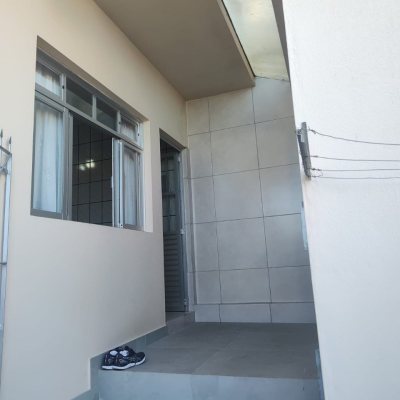 Casa Residencial com 103m², 2 quartos, 1 suíte, no bairro Centro em Florianópolis