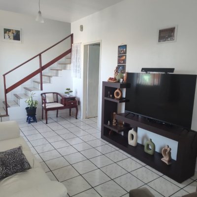 Casa Residencial com 103m², 2 quartos, 1 suíte, no bairro Centro em Florianópolis