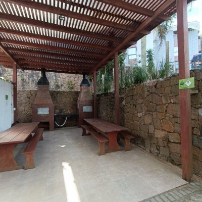 Apartamentos com 62m², 1 quarto, 1 garagem, no bairro Ponta Das Canas em Florianópolis