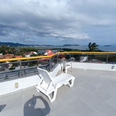 Apartamentos com 62m², 1 quarto, 1 garagem, no bairro Ponta Das Canas em Florianópolis