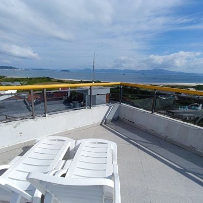 Apartamentos com 62m², 1 quarto, 1 garagem, no bairro Ponta Das Canas em Florianópolis