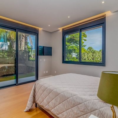 Casa Residencial com 564m², 4 quartos, 4 suítes, 4 garagens, no bairro Jurerê Internacional em Florianópolis