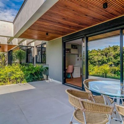 Casa Residencial com 564m², 4 quartos, 4 suítes, 4 garagens, no bairro Jurerê Internacional em Florianópolis