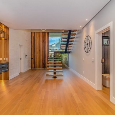 Casa Residencial com 564m², 4 quartos, 4 suítes, 4 garagens, no bairro Jurerê Internacional em Florianópolis