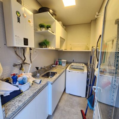 Casa Residencial com 178m², 3 quartos, 3 suítes, 2 garagens, no bairro Córrego Grande em Florianópolis