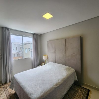 Casa Residencial com 178m², 3 quartos, 3 suítes, 2 garagens, no bairro Córrego Grande em Florianópolis