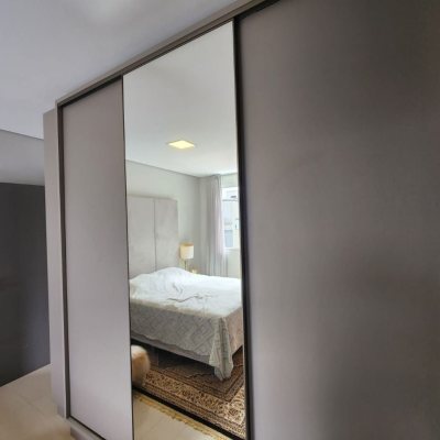 Casa Residencial com 178m², 3 quartos, 3 suítes, 2 garagens, no bairro Córrego Grande em Florianópolis