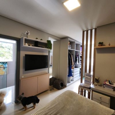 Casa Residencial com 178m², 3 quartos, 3 suítes, 2 garagens, no bairro Córrego Grande em Florianópolis