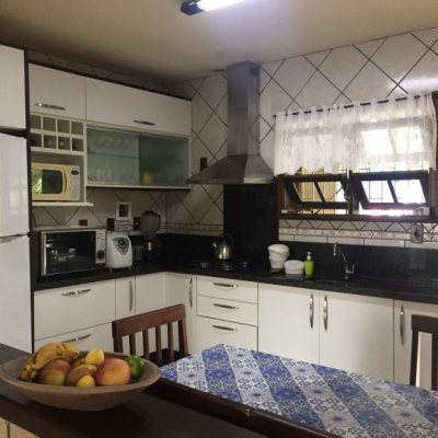 Casa Residencial com 160m², 3 quartos, 1 suíte, 2 garagens, no bairro Rio Tavares em Florianópolis