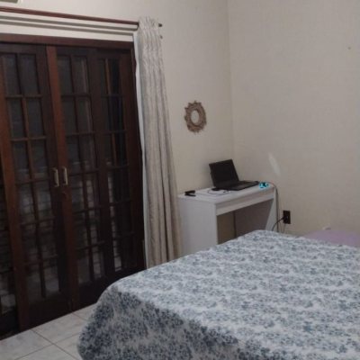 Casa Residencial com 160m², 3 quartos, 1 suíte, 2 garagens, no bairro Rio Tavares em Florianópolis