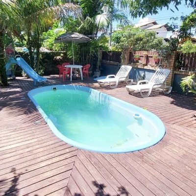 Casa Residencial com 160m², 3 quartos (sendo 1 suíte), 2 garagens, no bairro Rio Tavares em Florianópolis