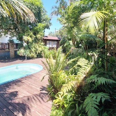 Casa Residencial com 160m², 3 quartos (sendo 1 suíte), 2 garagens, no bairro Rio Tavares em Florianópolis