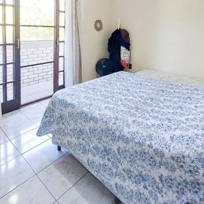 Casa Residencial com 160m², 3 quartos (sendo 1 suíte), 2 garagens, no bairro Rio Tavares em Florianópolis