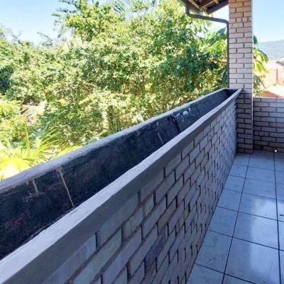 Casa Residencial com 160m², 3 quartos (sendo 1 suíte), 2 garagens, no bairro Rio Tavares em Florianópolis