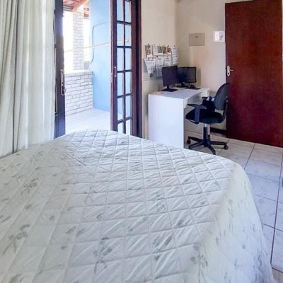 Casa Residencial com 160m², 3 quartos (sendo 1 suíte), 2 garagens, no bairro Rio Tavares em Florianópolis