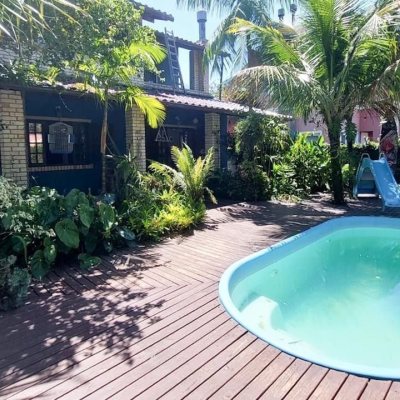 Casa Residencial com 160m², 3 quartos (sendo 1 suíte), 2 garagens, no bairro Rio Tavares em Florianópolis