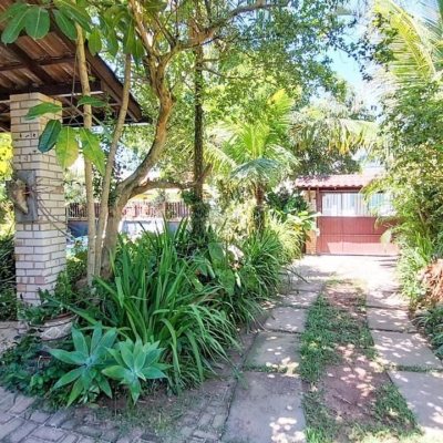 Casa Residencial com 160m², 3 quartos (sendo 1 suíte), 2 garagens, no bairro Rio Tavares em Florianópolis
