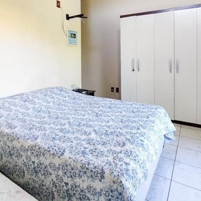 Casa Residencial com 160m², 3 quartos (sendo 1 suíte), 2 garagens, no bairro Rio Tavares em Florianópolis