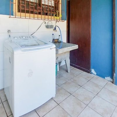 Casa Residencial com 160m², 3 quartos (sendo 1 suíte), 2 garagens, no bairro Rio Tavares em Florianópolis
