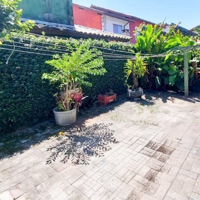 Casa Residencial com 160m², 3 quartos (sendo 1 suíte), 2 garagens, no bairro Rio Tavares em Florianópolis