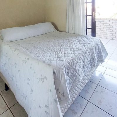Casa Residencial com 160m², 3 quartos (sendo 1 suíte), 2 garagens, no bairro Rio Tavares em Florianópolis