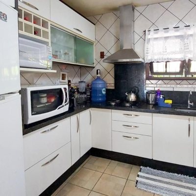 Casa Residencial com 160m², 3 quartos (sendo 1 suíte), 2 garagens, no bairro Rio Tavares em Florianópolis