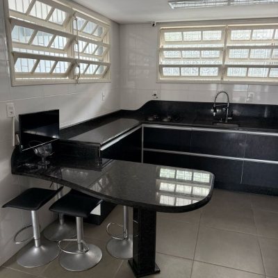 Casa Residencial com 99m², 3 quartos, 1 suíte, 2 garagens, no bairro Capoeiras em Florianópolis