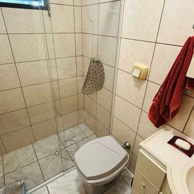 Casa Residencial com 150m², 4 quartos, 1 suíte, 4 garagens, no bairro Forquilhinha em São José