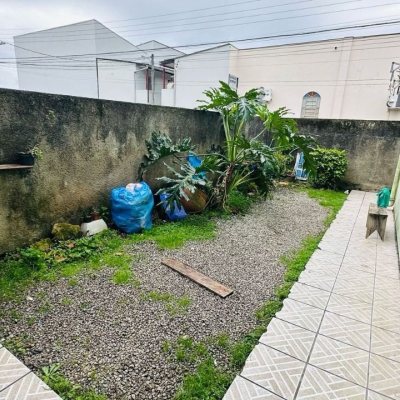 Casa Residencial com 150m², 4 quartos, 1 suíte, 4 garagens, no bairro Forquilhinha em São José