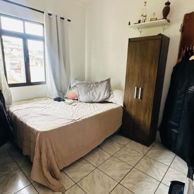 Casa Residencial com 150m², 4 quartos, 1 suíte, 4 garagens, no bairro Forquilhinha em São José