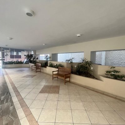 Apartamentos com 40m², 1 quarto, no bairro Centro em Florianópolis